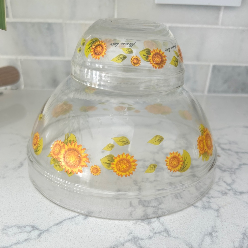 Set of 2 Imperial Glass Flower Dute Sunflower Themed Nesting Bowls